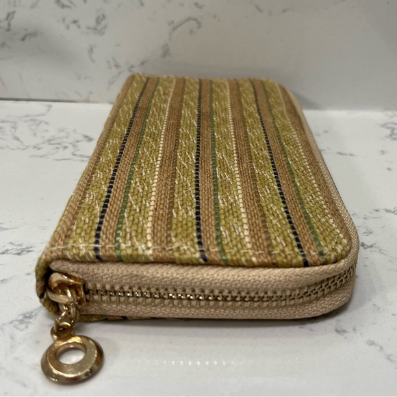 raffia zipper clutch wallet - holds 12 cards plus cash - Picture 4 of 12